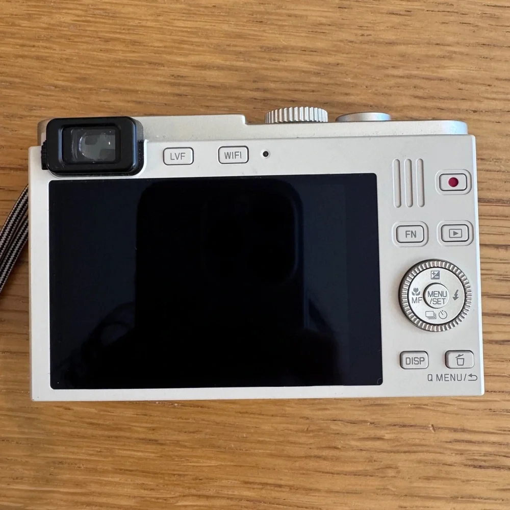 Leica C Typ 112 Digital Camera 12.1MP Compact Light Gold + Leica Camera Bag
